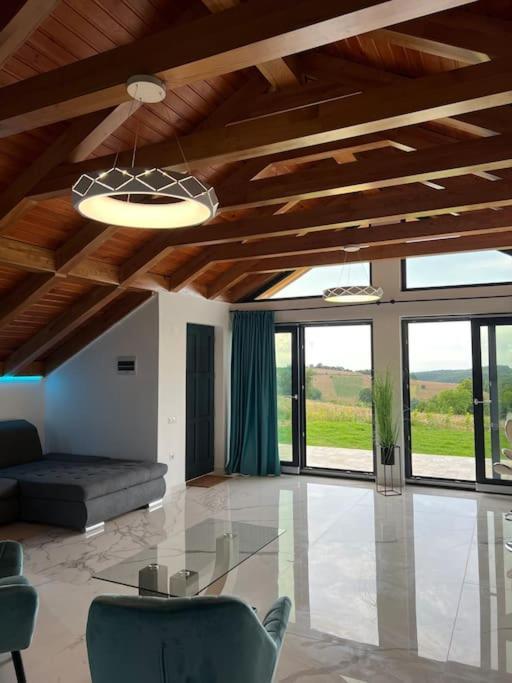 Casa Moderna In Sinteu - Intersectia Intre Modern Si Linistea Naturii Huta Voivozi ภายนอก รูปภาพ