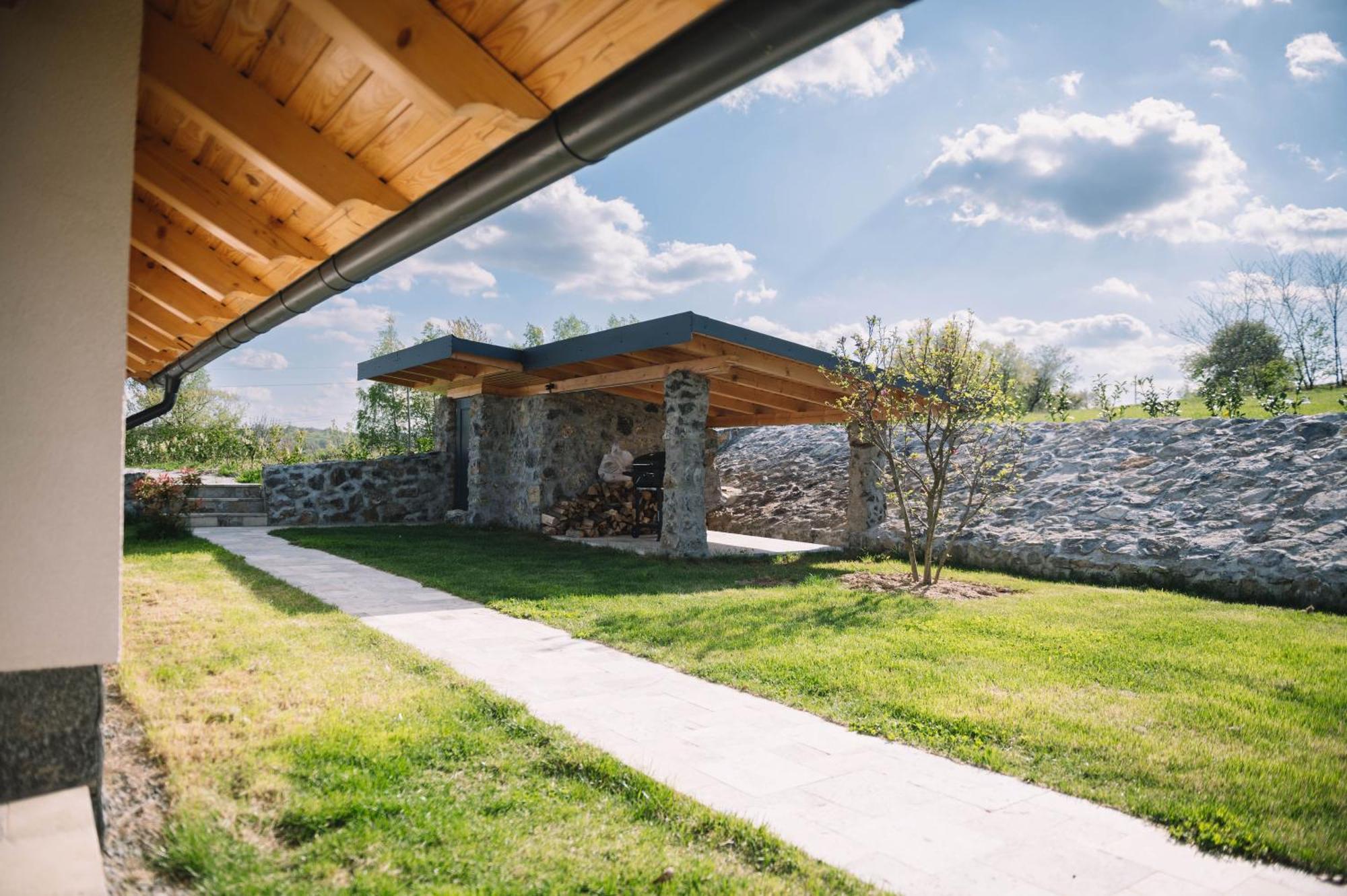 Casa Moderna In Sinteu - Intersectia Intre Modern Si Linistea Naturii Huta Voivozi ภายนอก รูปภาพ