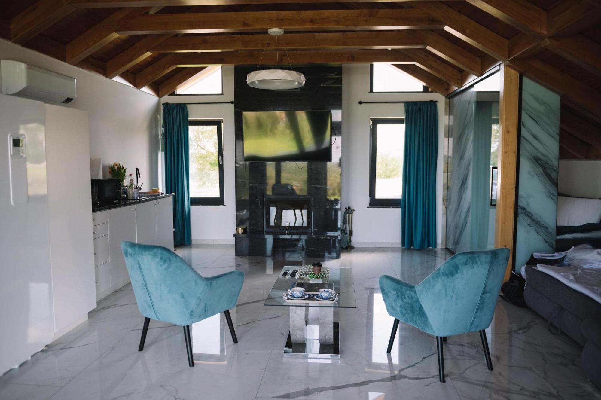 Casa Moderna In Sinteu - Intersectia Intre Modern Si Linistea Naturii Huta Voivozi ภายนอก รูปภาพ