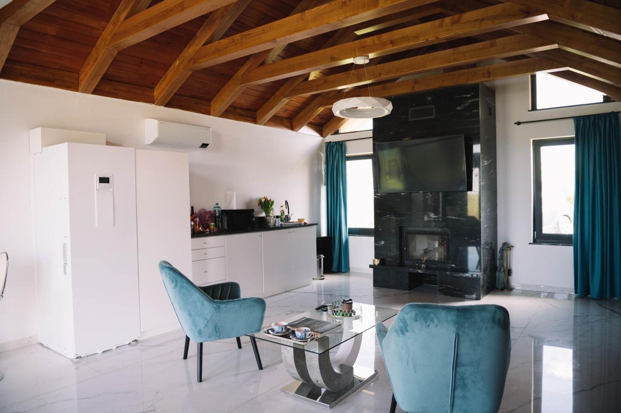 Casa Moderna In Sinteu - Intersectia Intre Modern Si Linistea Naturii Huta Voivozi ภายนอก รูปภาพ