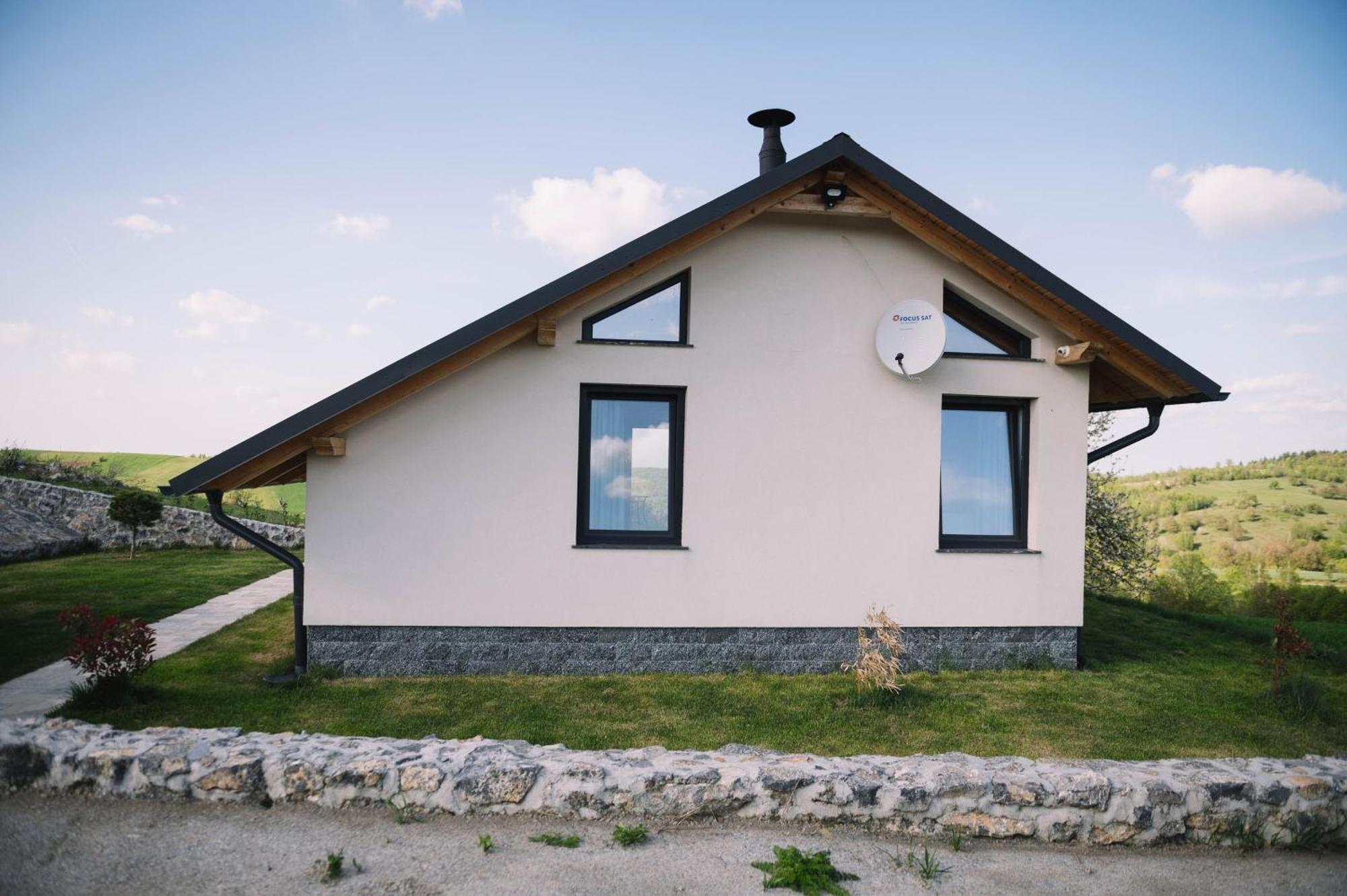 Casa Moderna In Sinteu - Intersectia Intre Modern Si Linistea Naturii Huta Voivozi ภายนอก รูปภาพ