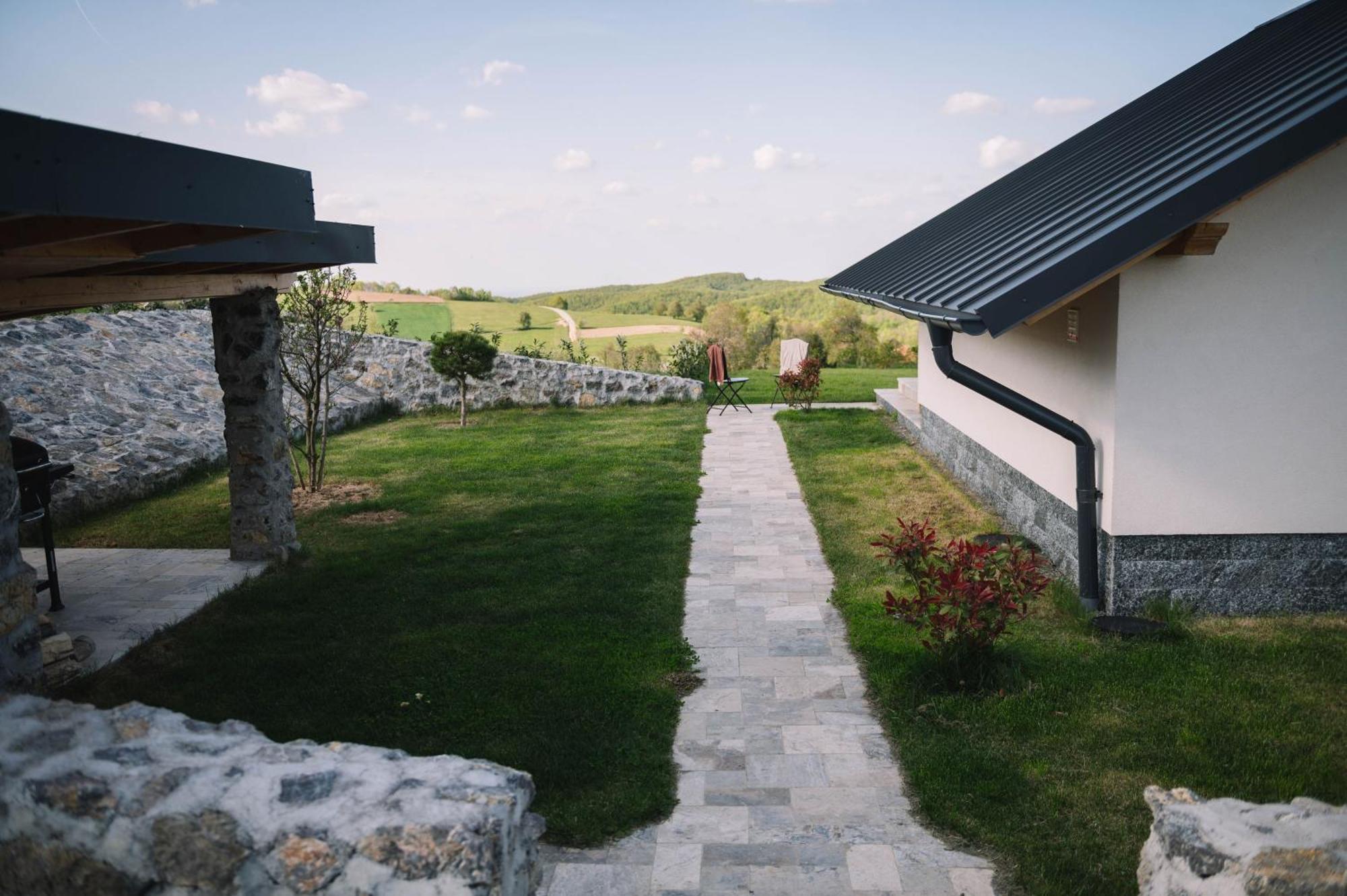Casa Moderna In Sinteu - Intersectia Intre Modern Si Linistea Naturii Huta Voivozi ภายนอก รูปภาพ
